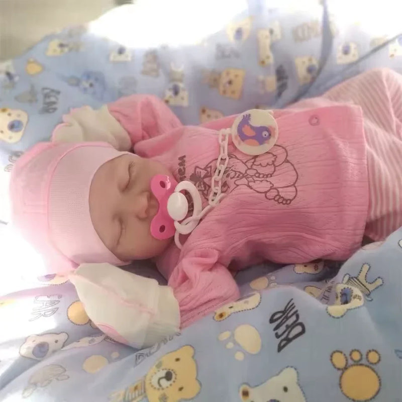 Boneca Reborn Loulou – Pintura capilar detalhada e corpo flexível para mais realismo