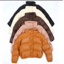 Jaqueta Puffer Feminina de Couro – Forrada e com capuz para estilo e proteção