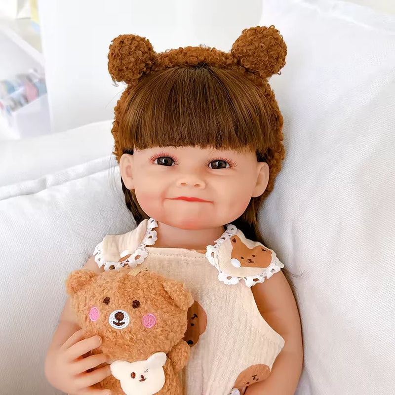 Boneca Reborn Bebê Laura – Sorriso encantador e pronta para um banho divertido